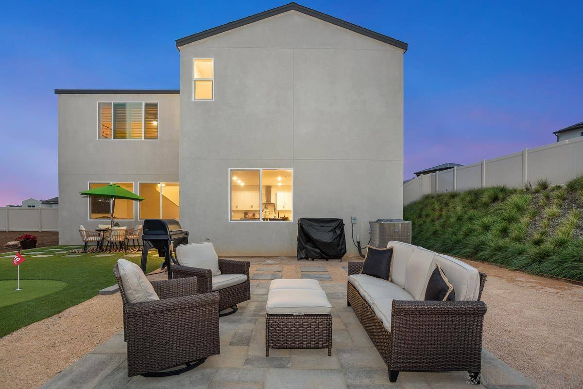 Fallbrook, CA 92028,35505 Orchard Trails