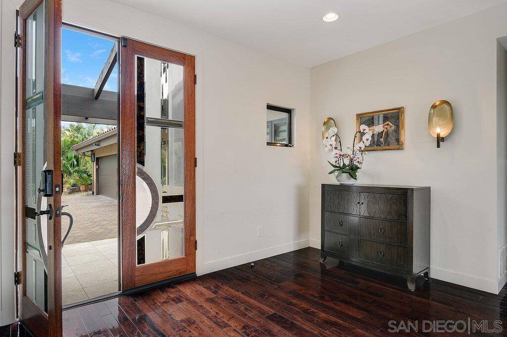 La Jolla, CA 92037,2151 Via Ladeta
