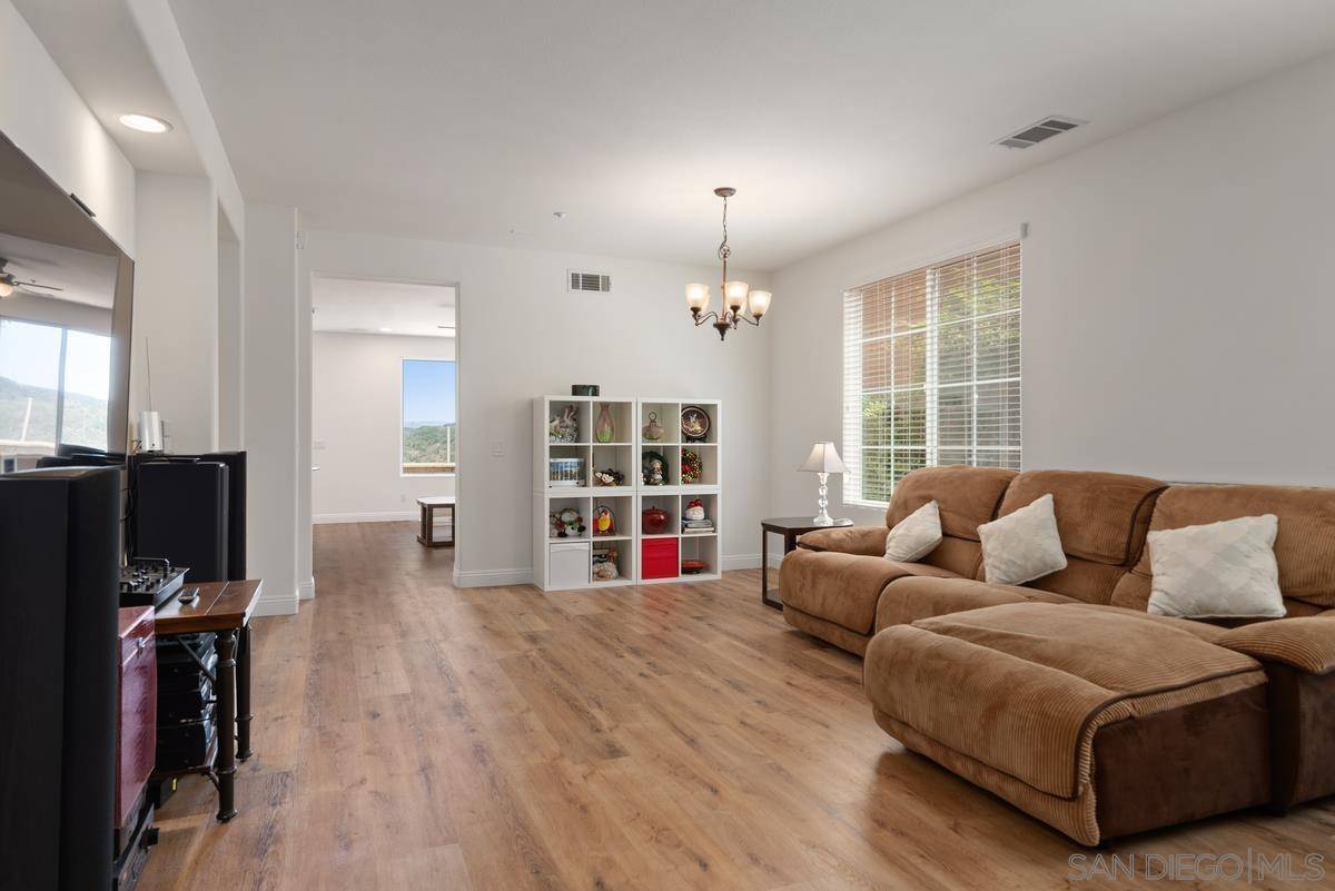 San Diego, CA 92130,13233 Petunia Way