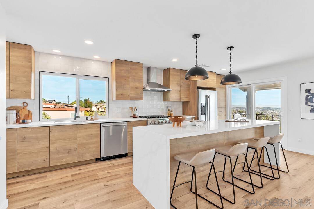 San Diego, CA 92120,6425 Crystalaire Dr