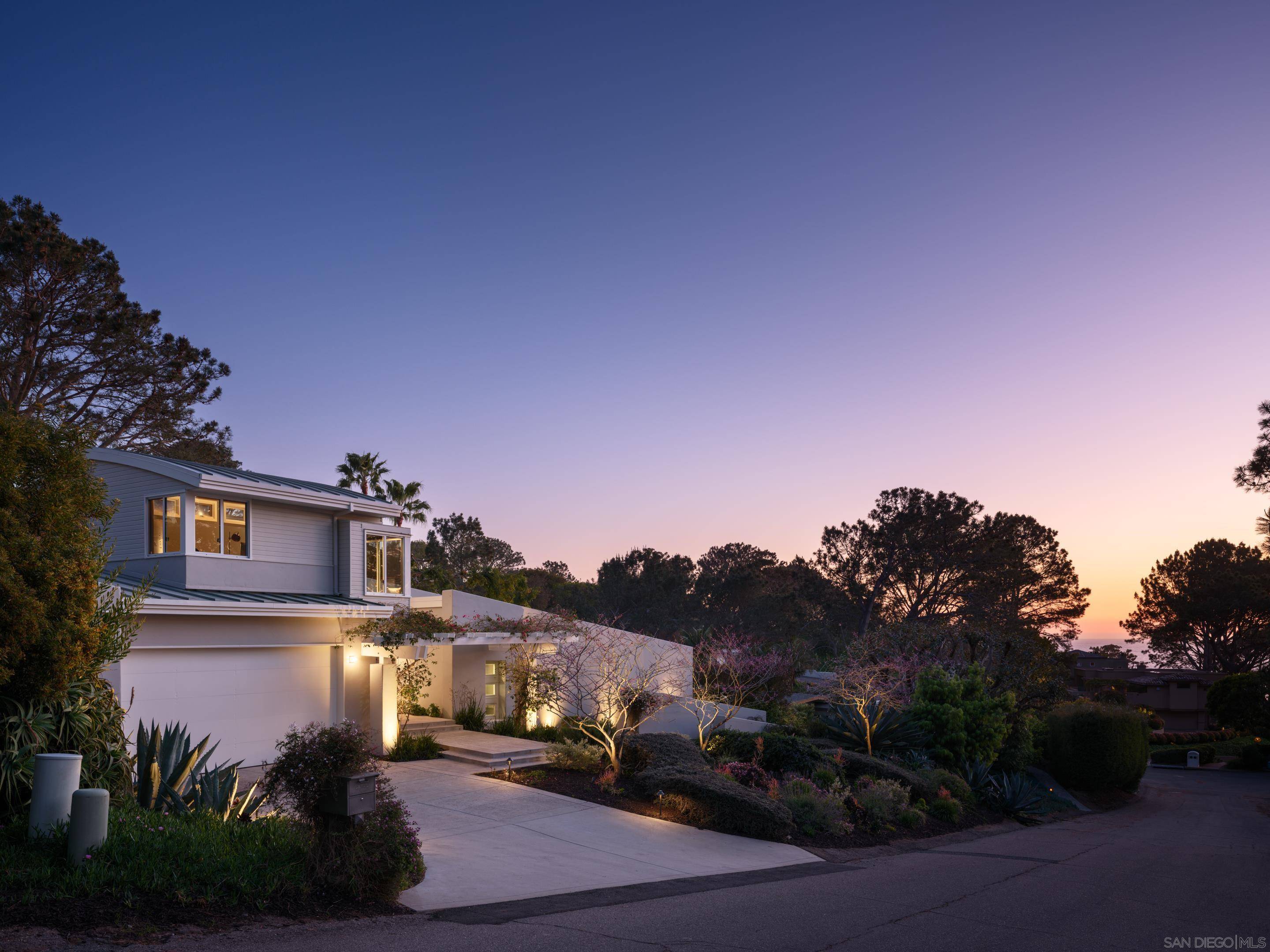 Del Mar, CA 92014,327 Pine Needles Dr