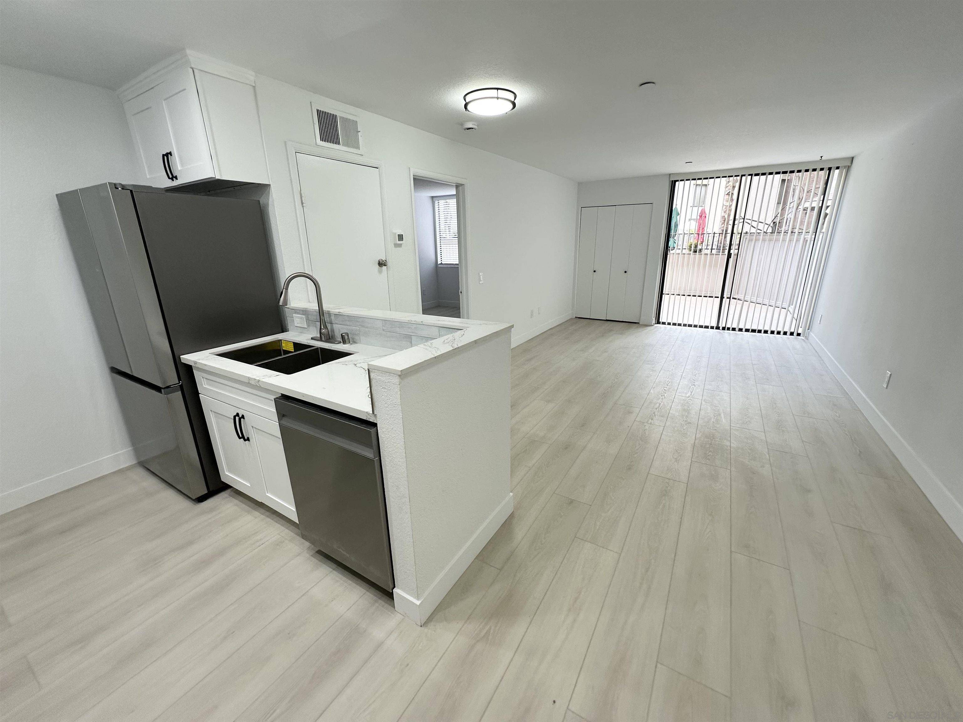 San Diego, CA 92101,850 State St. #121