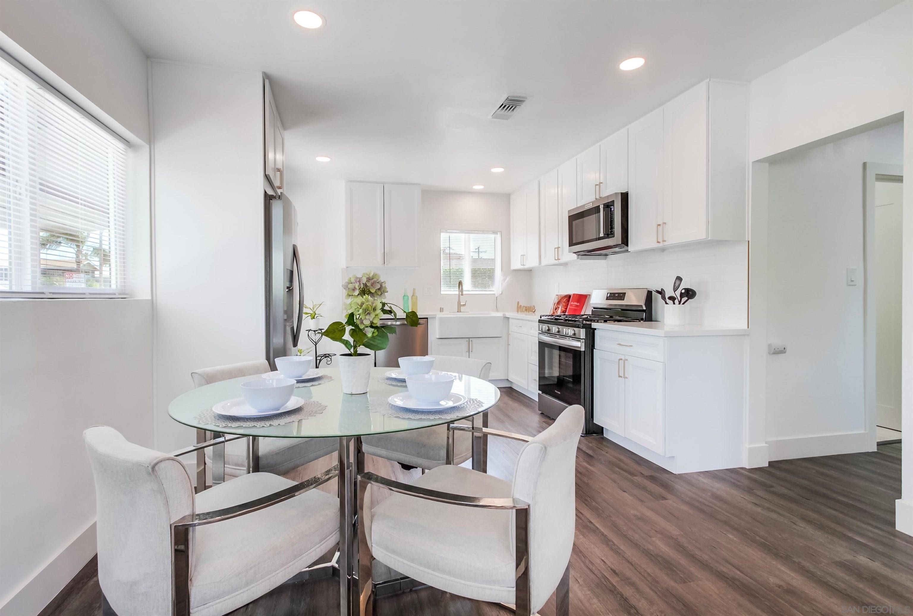 Oceanside, CA 92054,1303 Center Ave