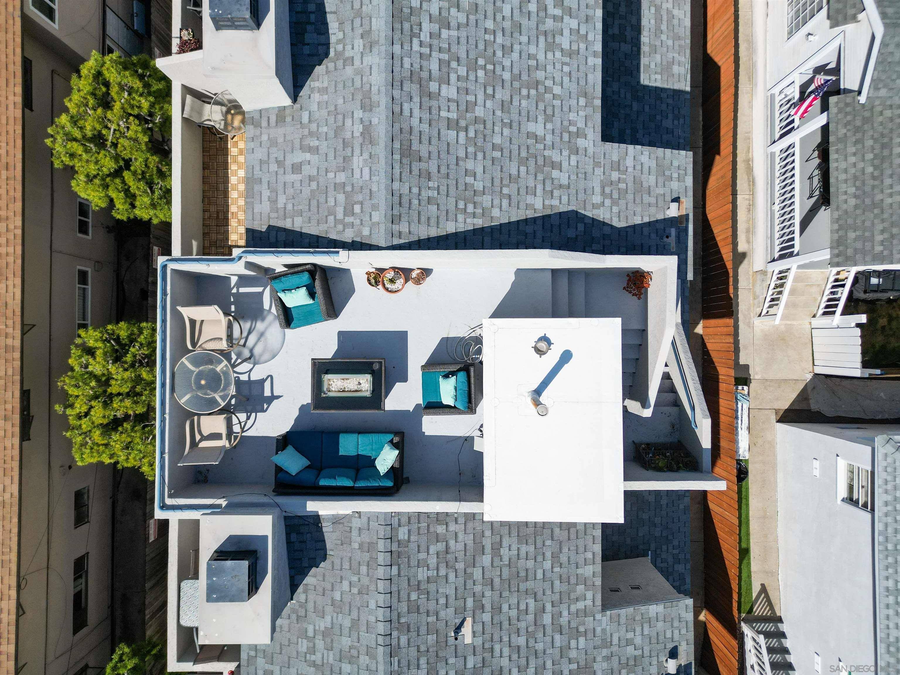 San Diego, CA 92107,4820 Santa Cruz Ave #3