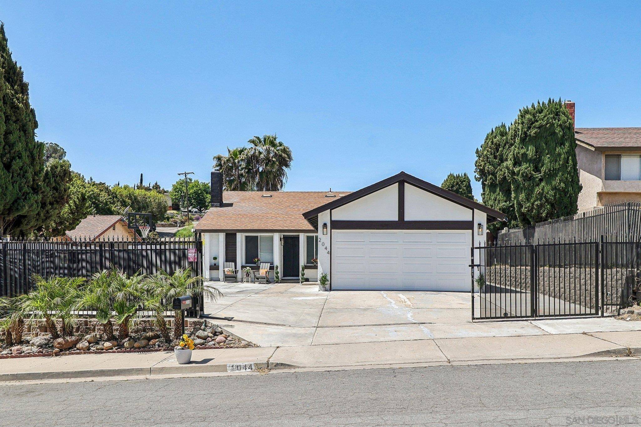 Lemon Grove, CA 91945,2044 Siegle Dr