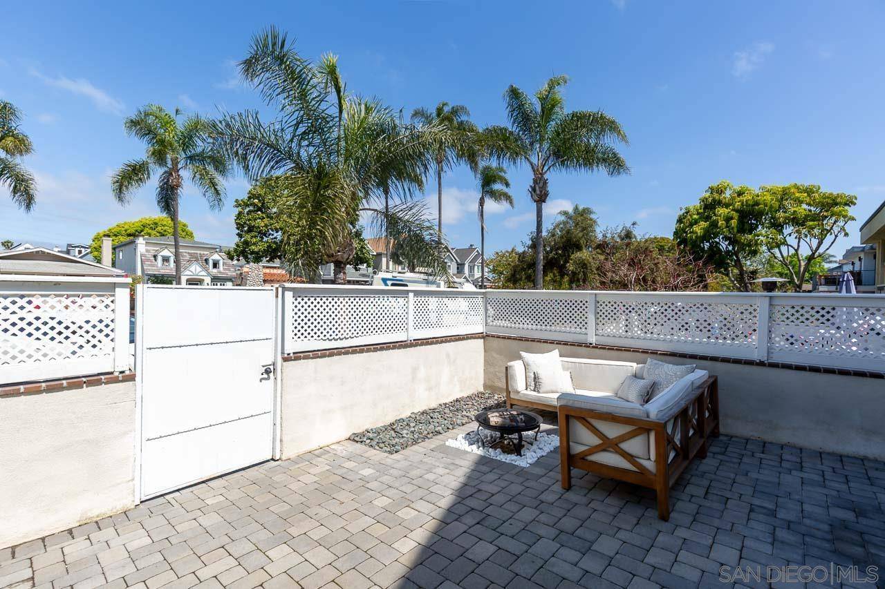 Coronado, CA 92118,457 D Ave
