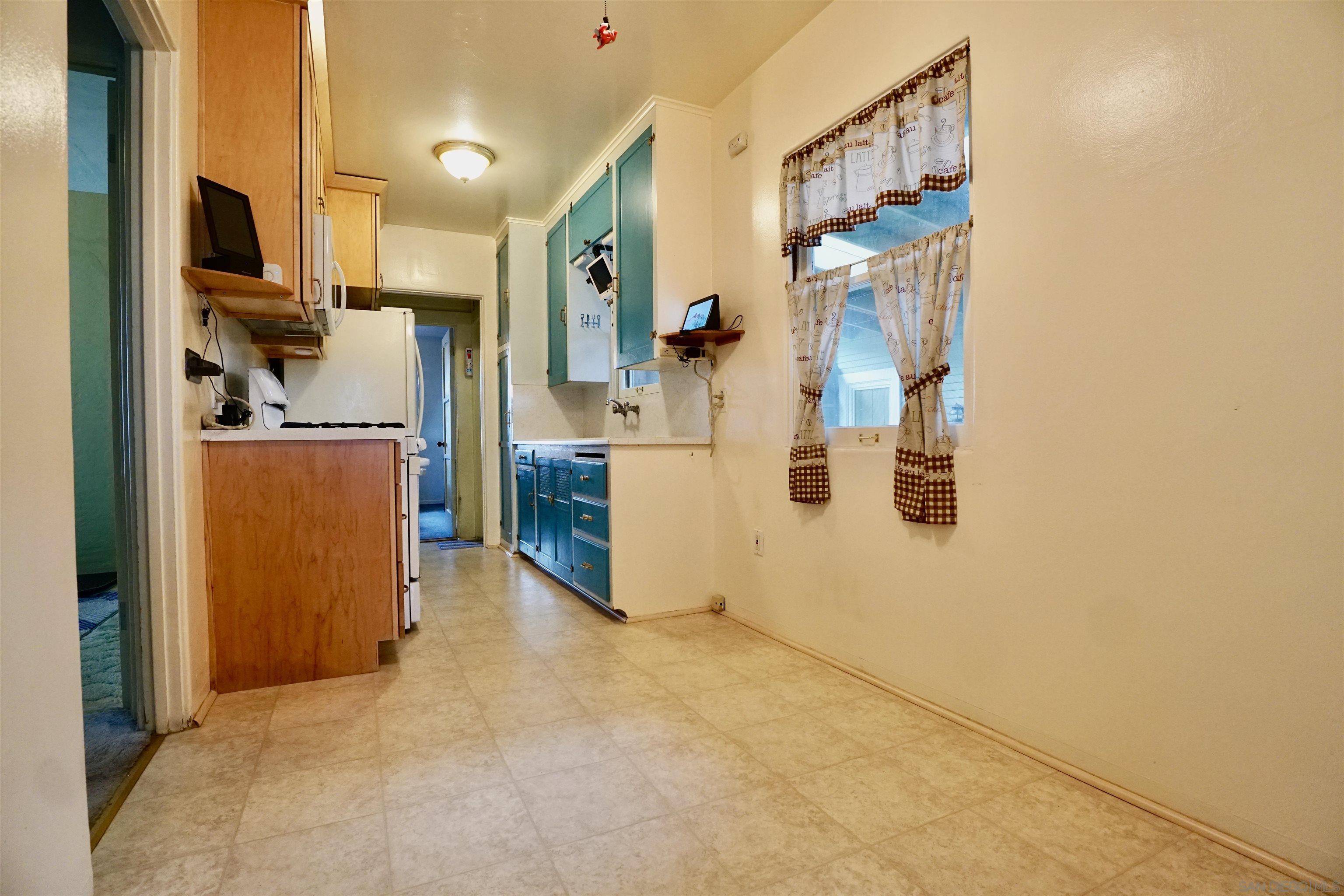 Lemon Grove, CA 91945,7553 Cuyamaca Ave
