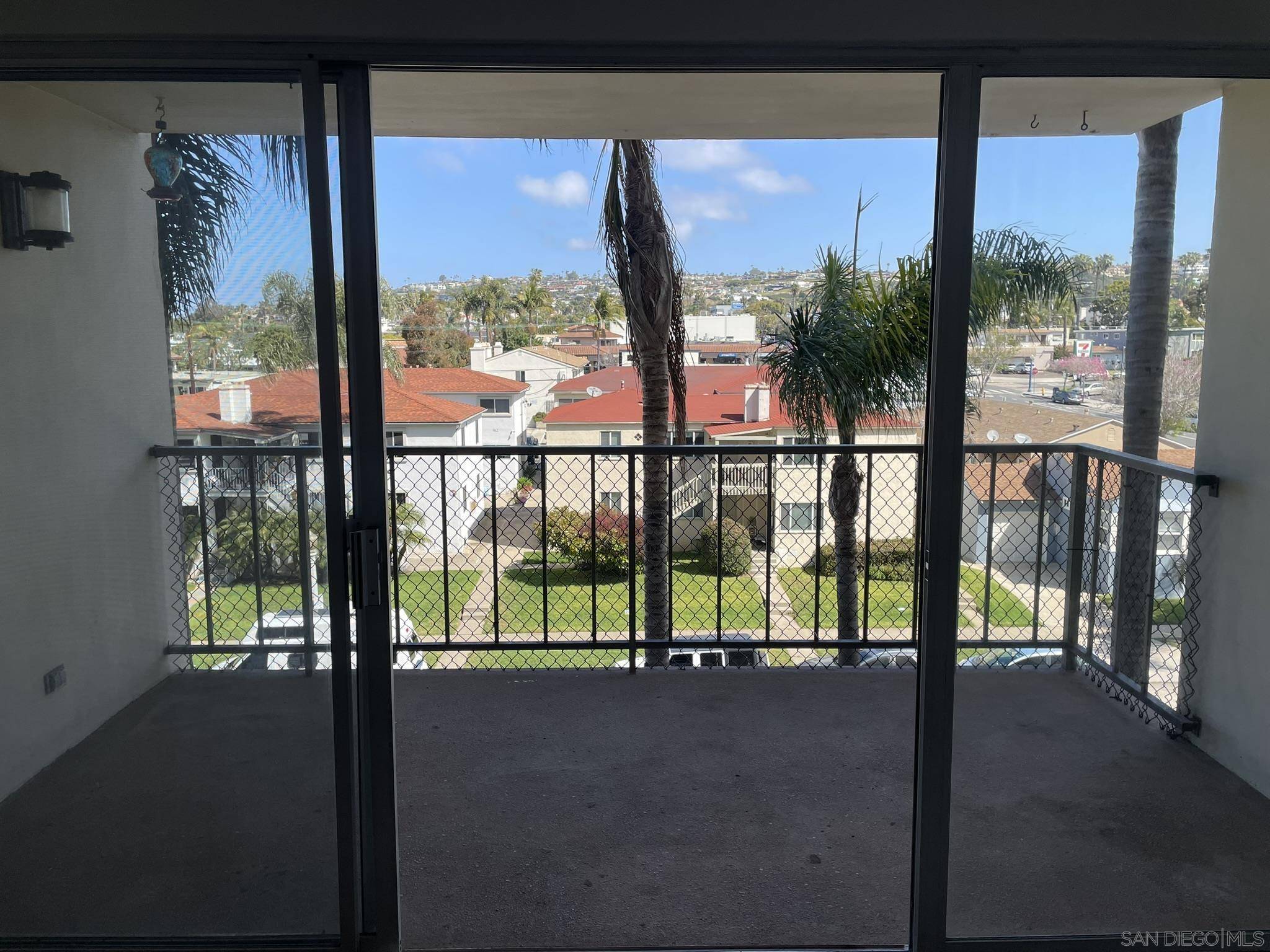 San Diego, CA 92109,4944 Cass St. #404
