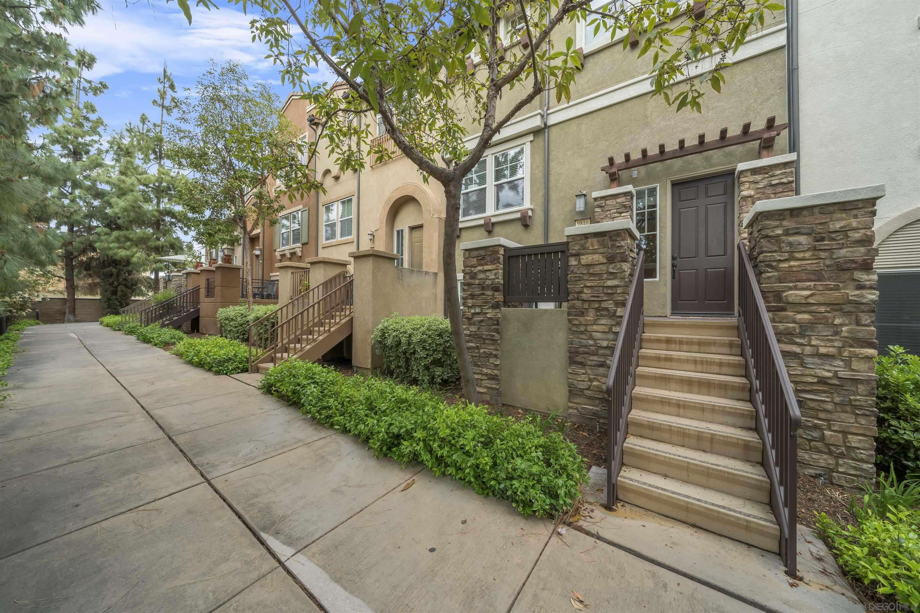 Santee, CA 92071,9810 Old Tree Ln