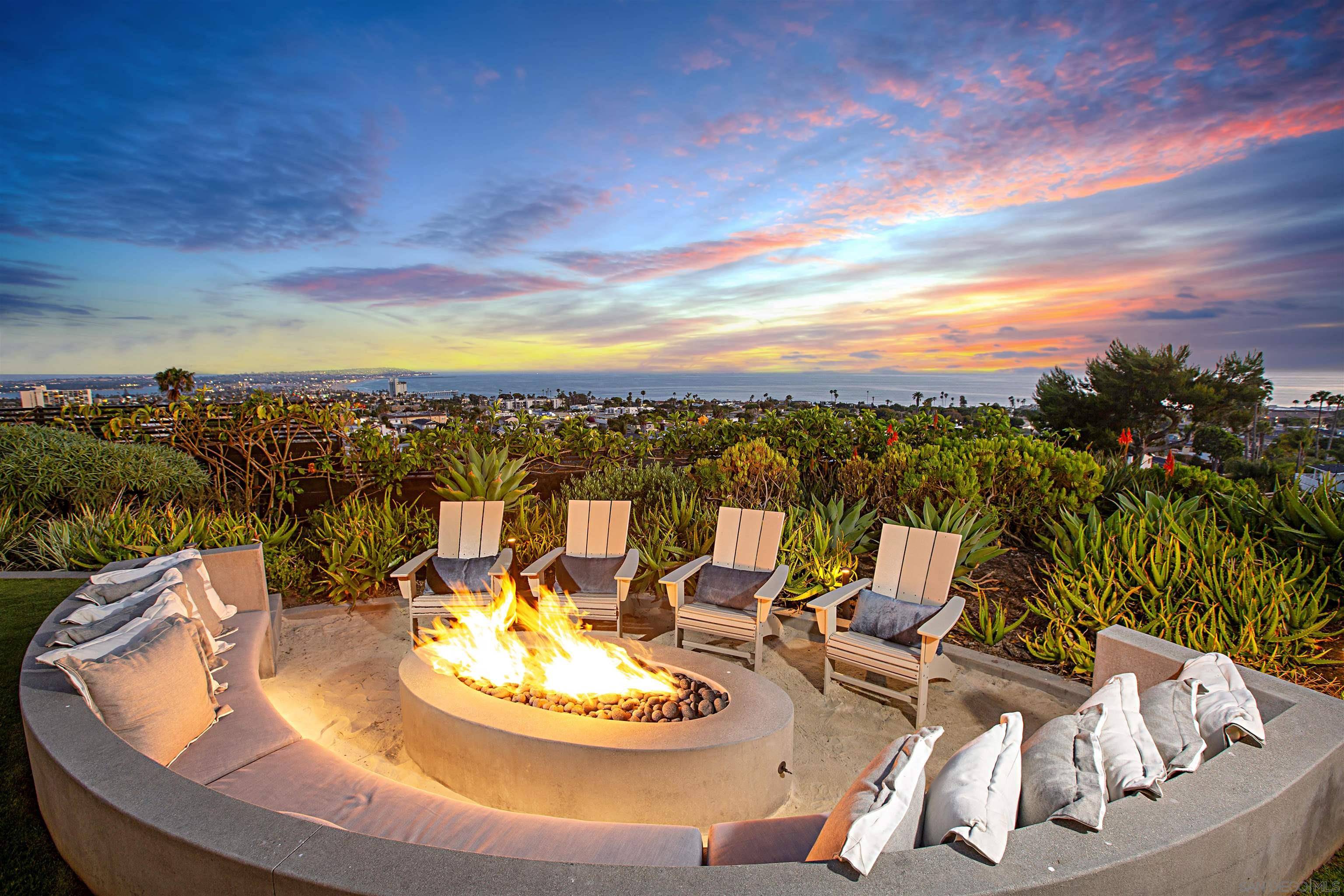 La Jolla, CA 92037,5416 Candlelight Dr