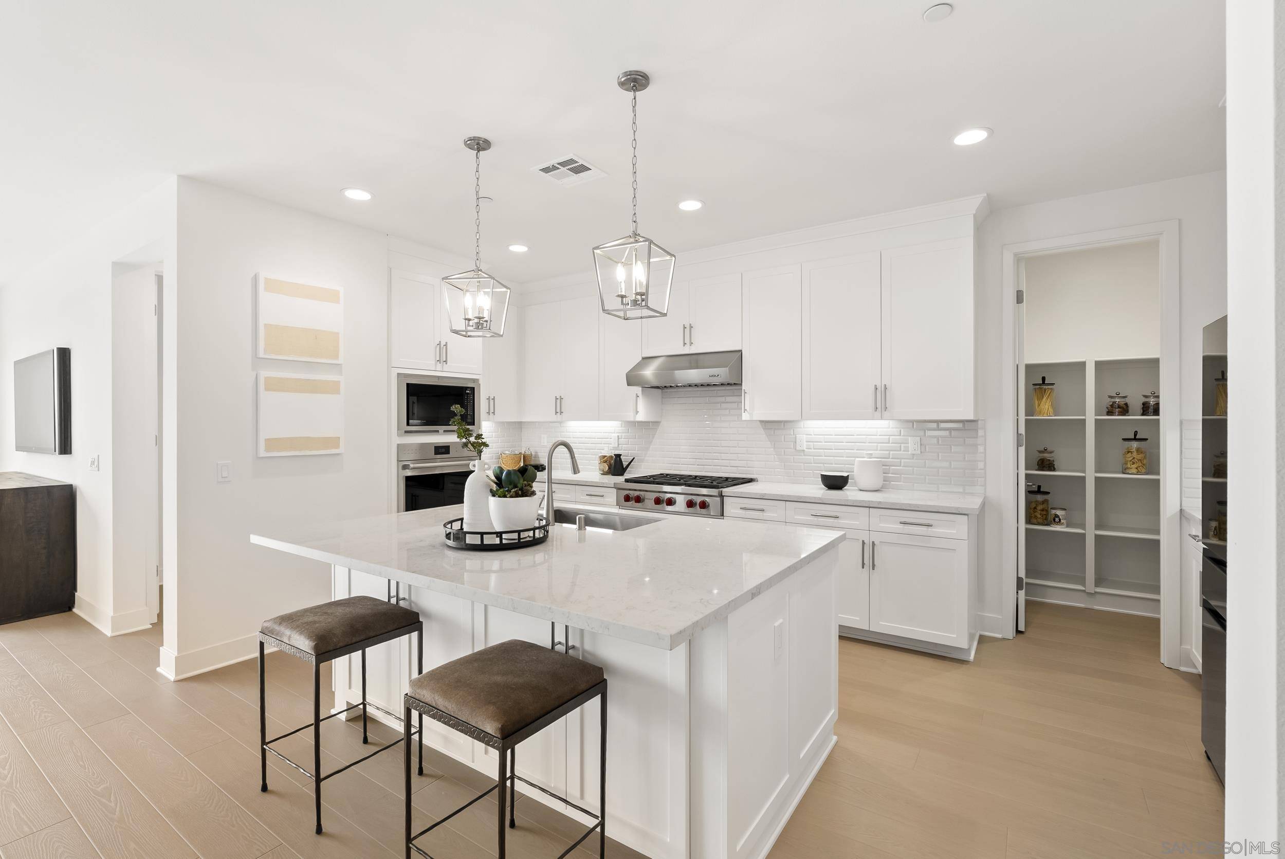 San Marcos, CA 92069,1242 Topanga Dr