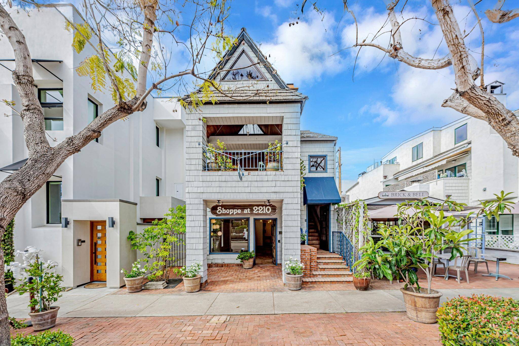 La Jolla, CA 92037,2210 Avenida De La Playa
