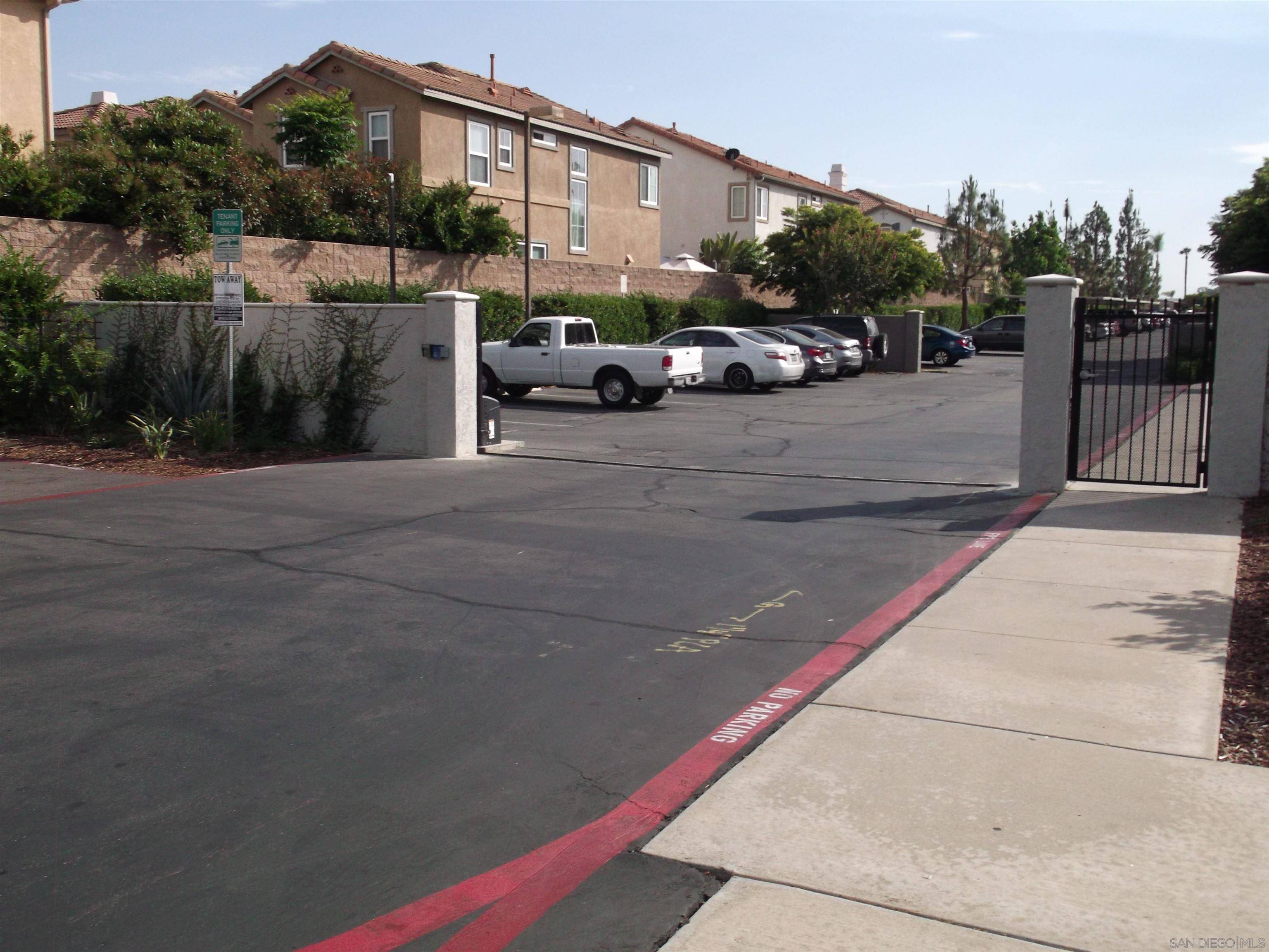 Escondido, CA 92027,417 N Citrus Av-5
