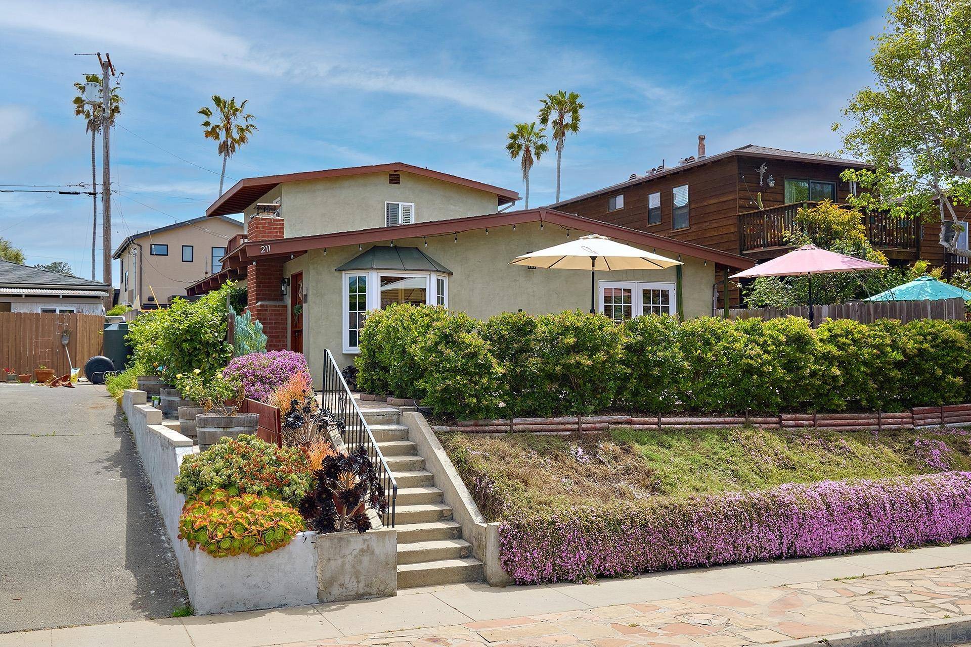 Encinitas, CA 92024,211 La Mesa Ave.