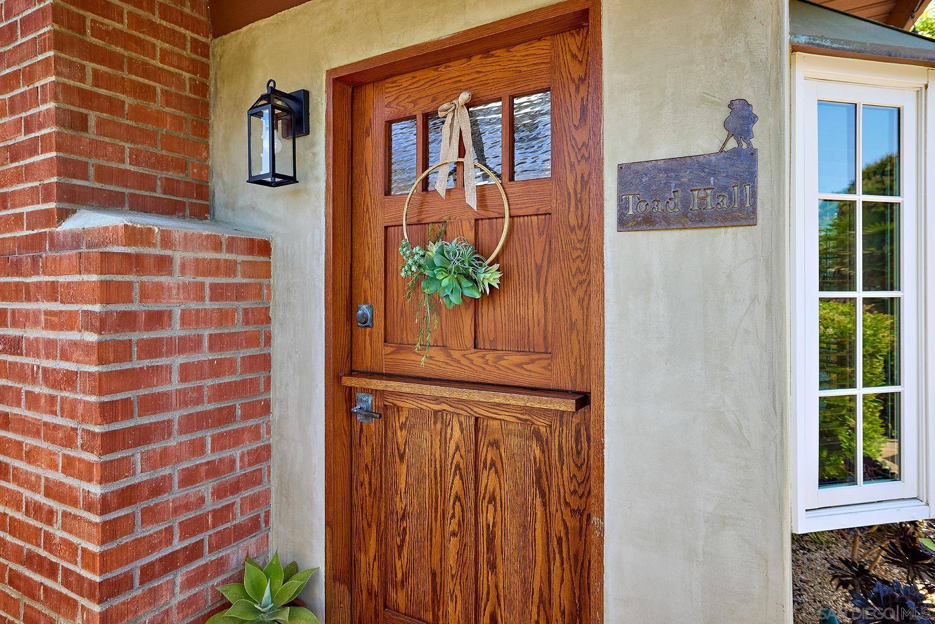 Encinitas, CA 92024,211 La Mesa Ave.