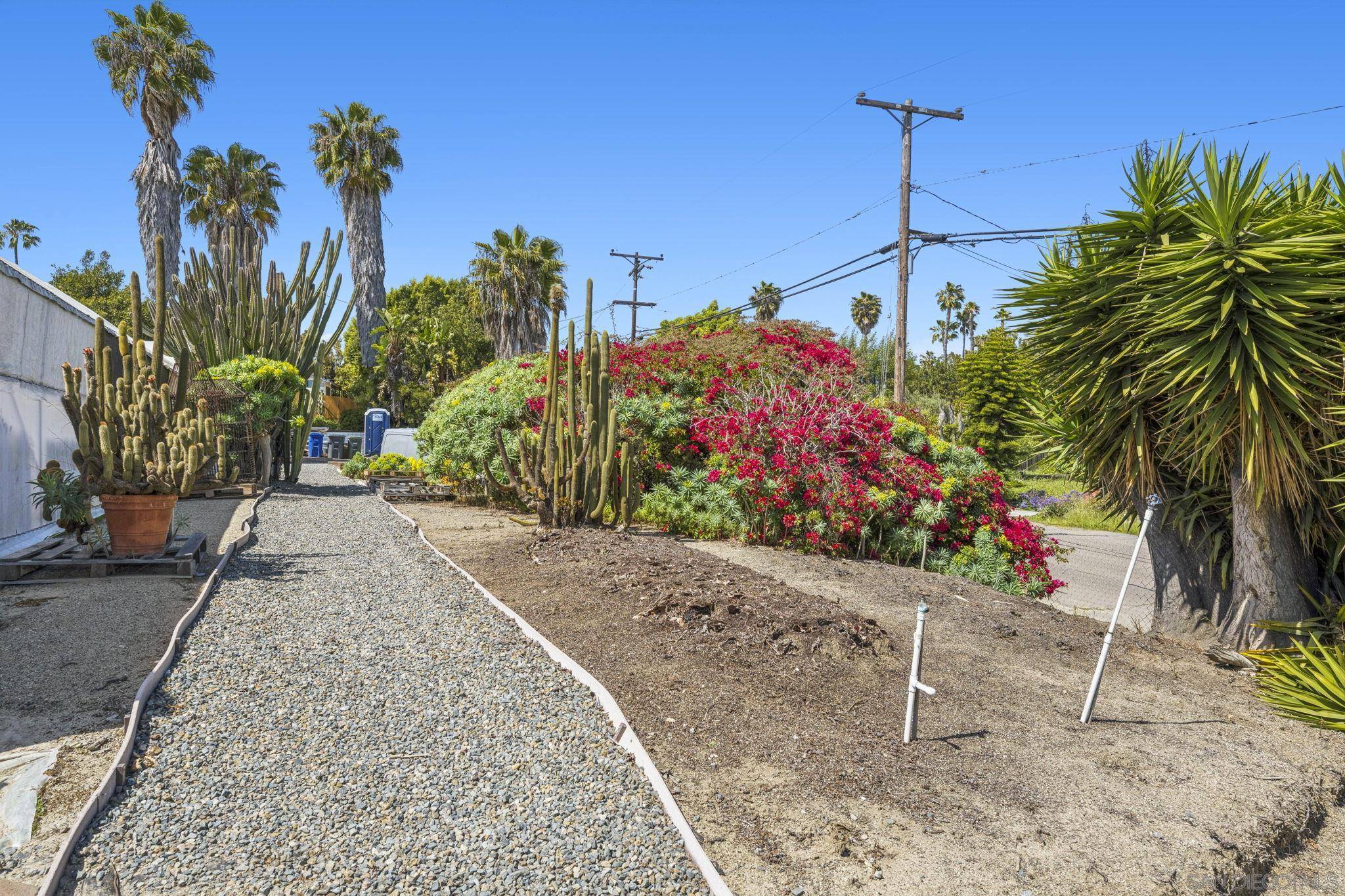 Vista, CA 92081,1037 Buena Vista Drive #37