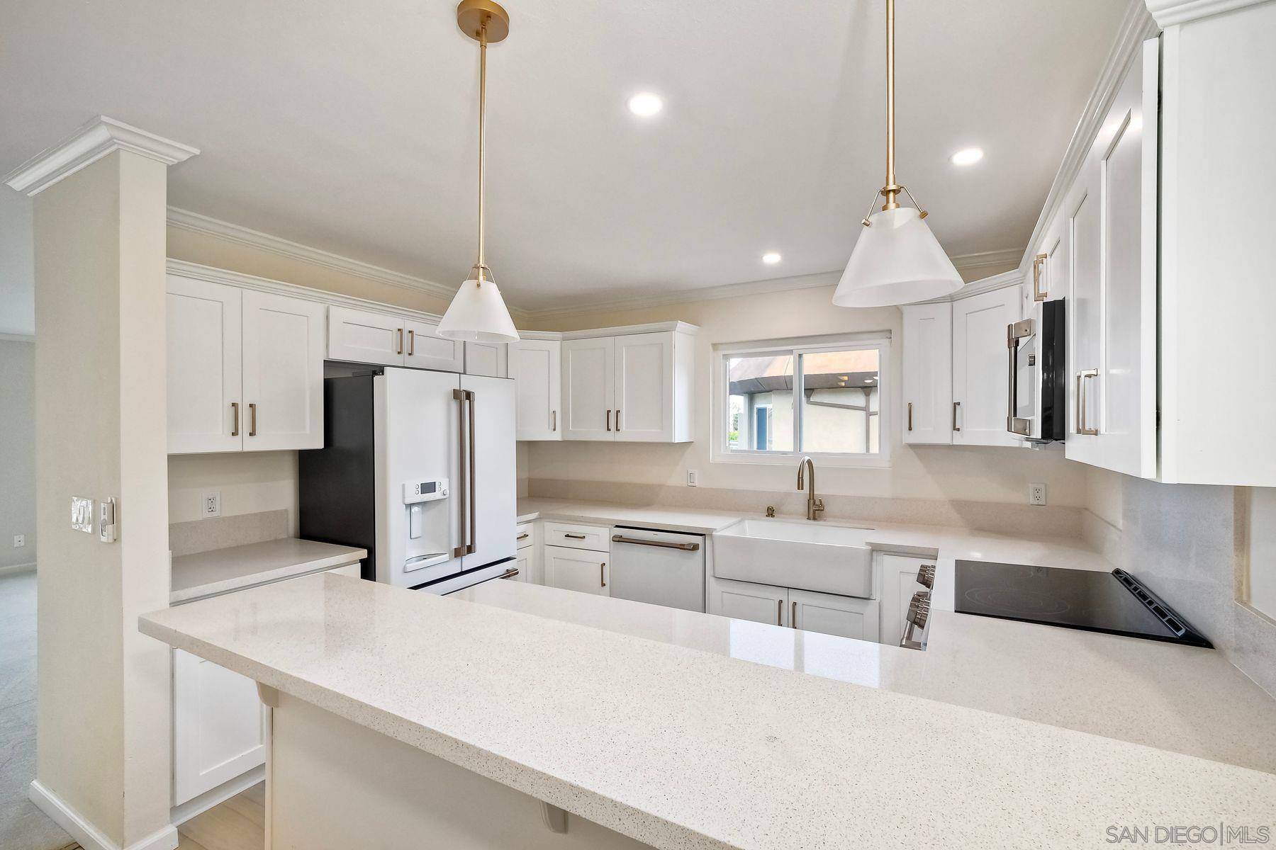 La Jolla, CA 92037,5370 La Jolla Blvd #305B