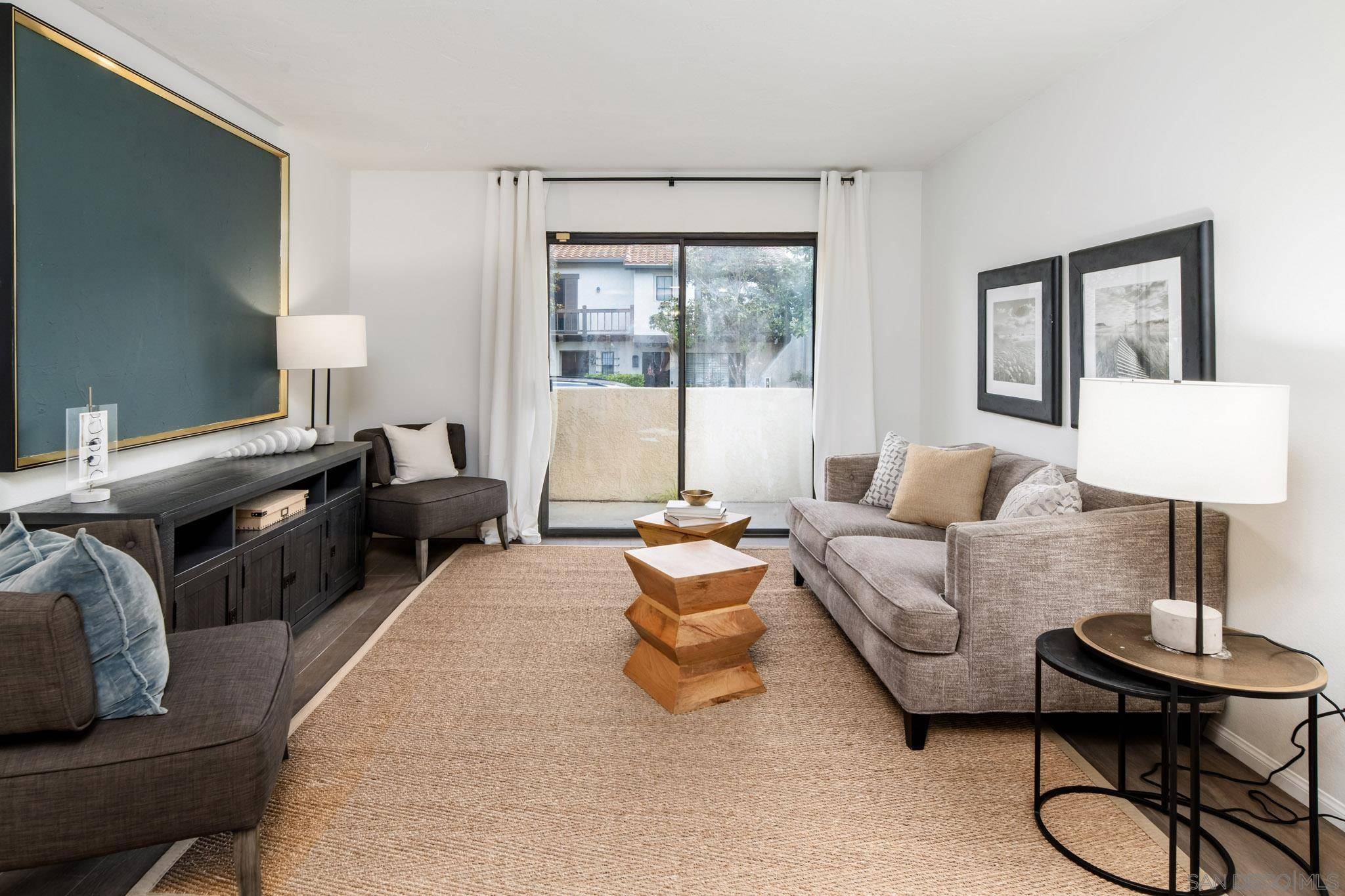 Carlsbad, CA 92011,6882 Alderwood Dr