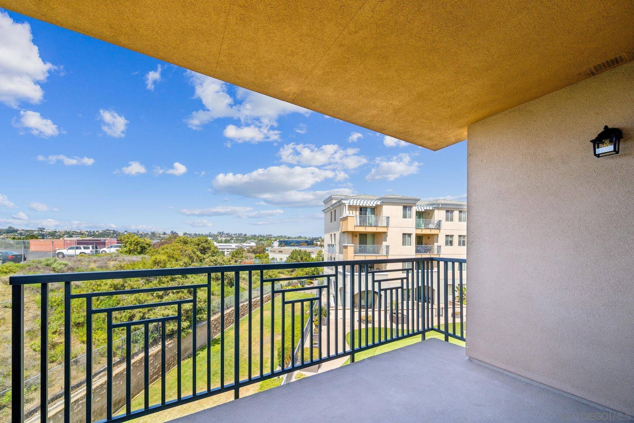 San Diego, CA 92130,3877 Pell Place #313