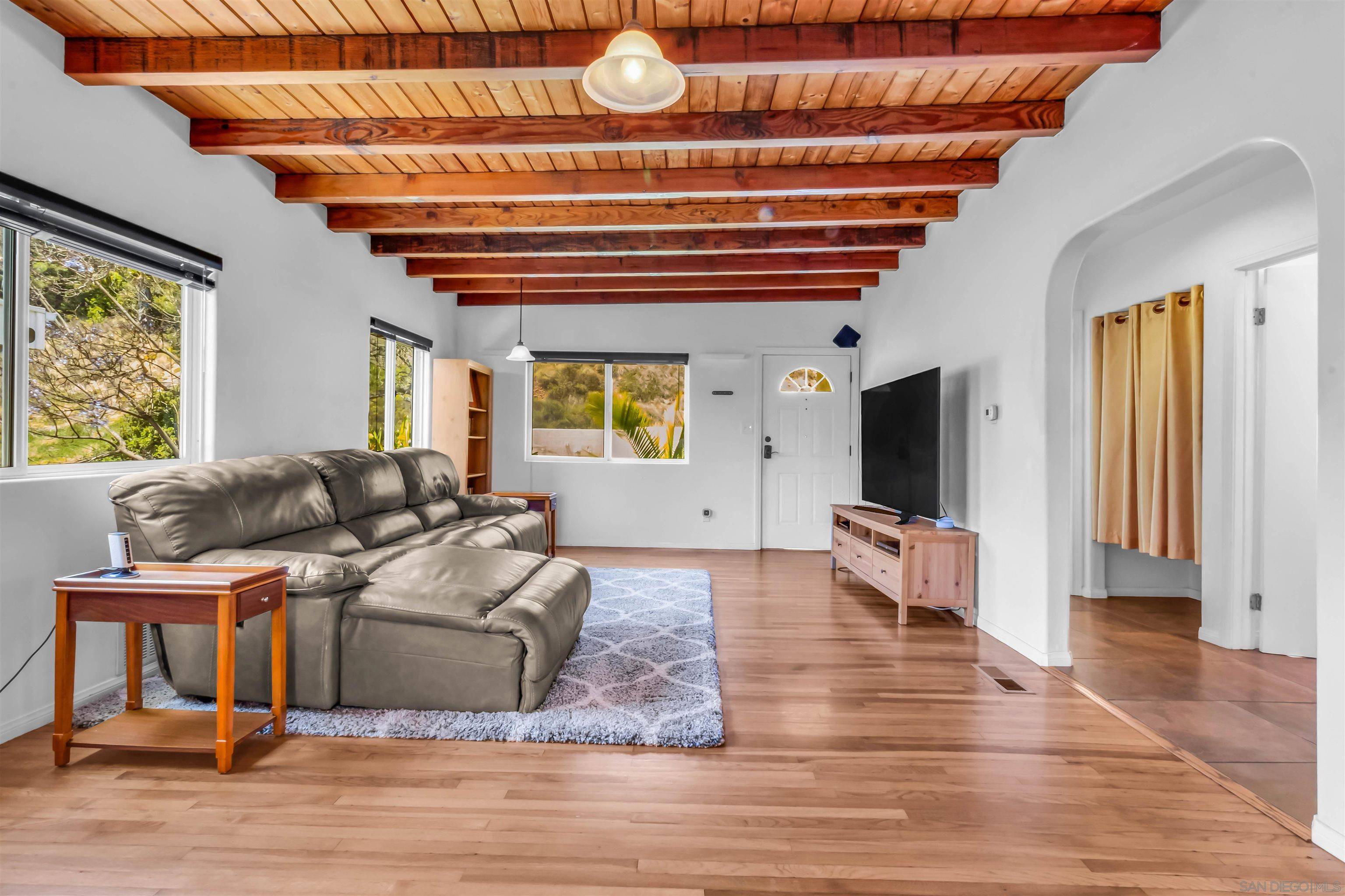 San Diego, CA 92110,5843 Linda Vista Rd