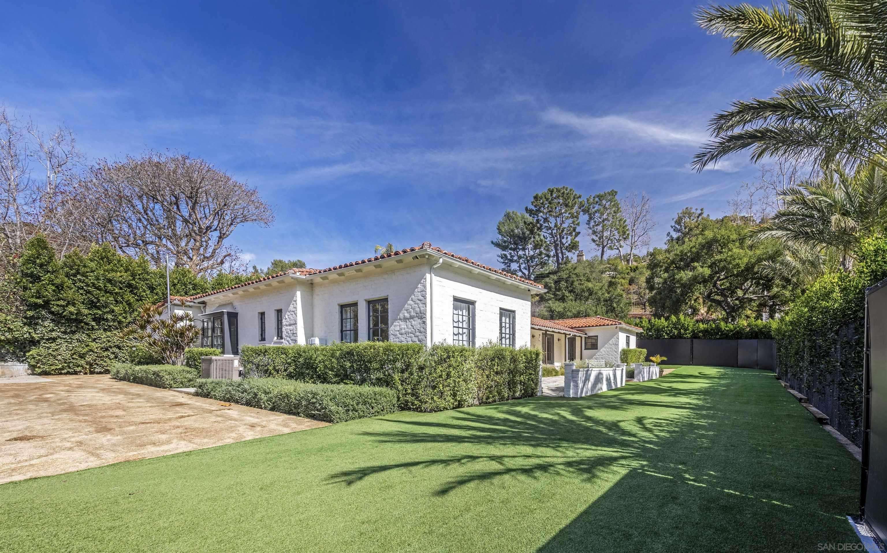 Beverly Hills, CA 90210,1720 Coldwater Canyon