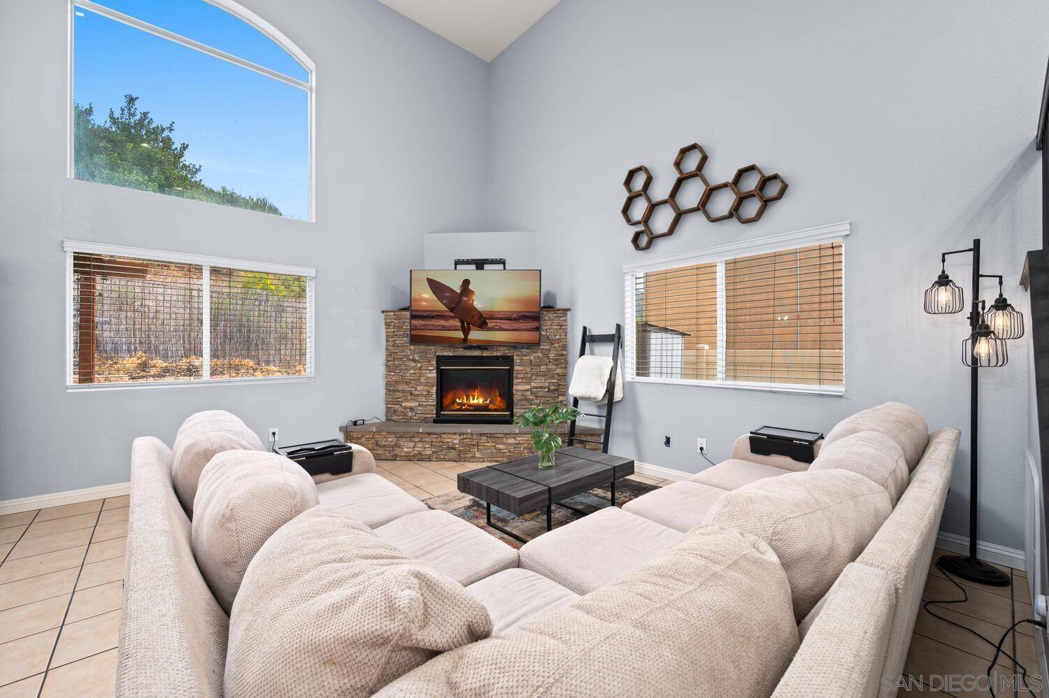 Escondido, CA 92026,29819 Platanus Dr
