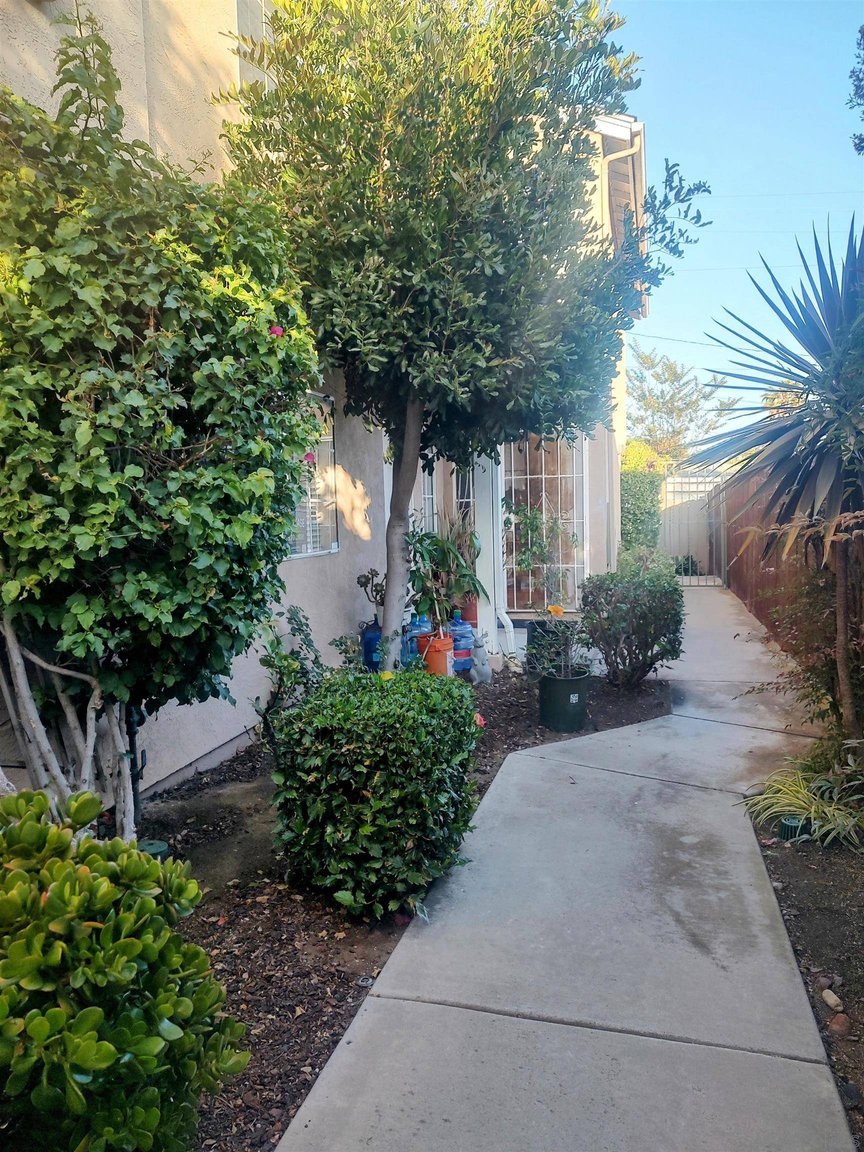 San Diego, CA 92105,4111 Poplar St #11