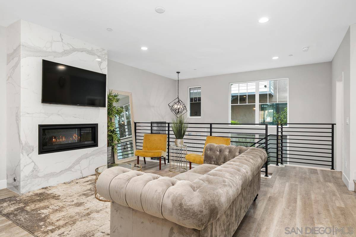 Carlsbad, CA 92008,347 Oak Ave