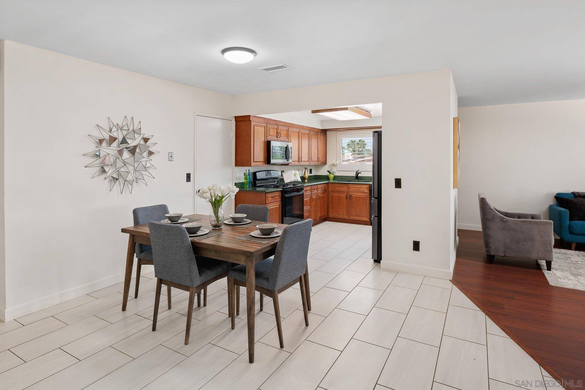 Oceanside, CA 92057,5083 Barry St
