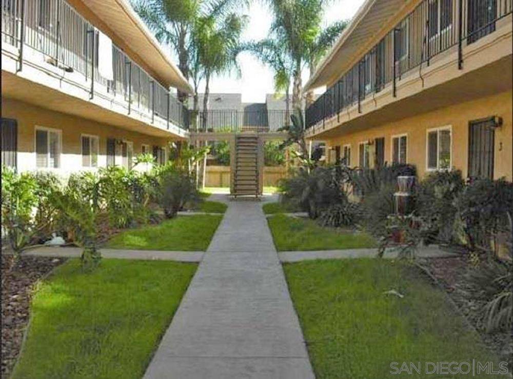 Lakeside, CA 92040,12805 Mapleview St #16