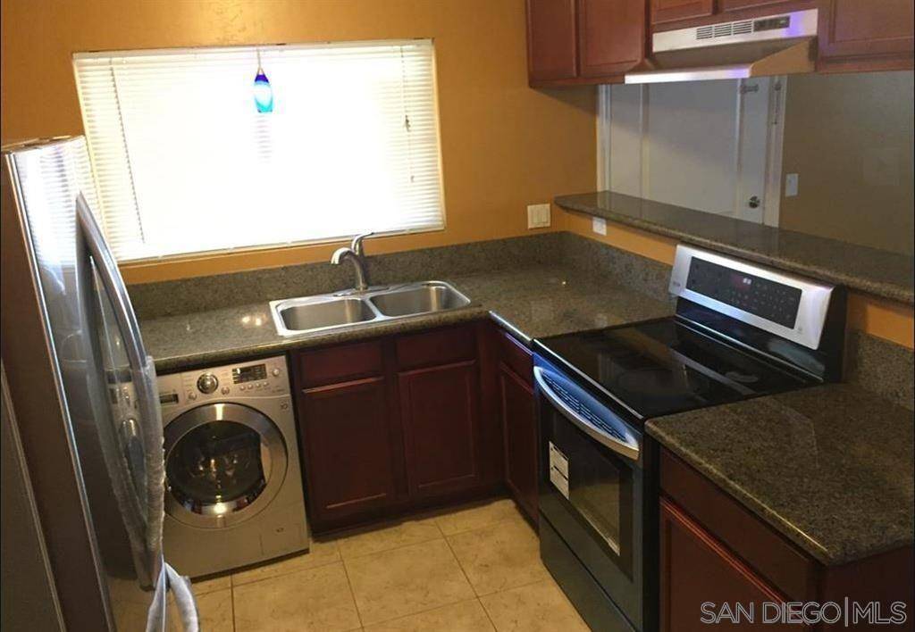Lakeside, CA 92040,12805 Mapleview St #16