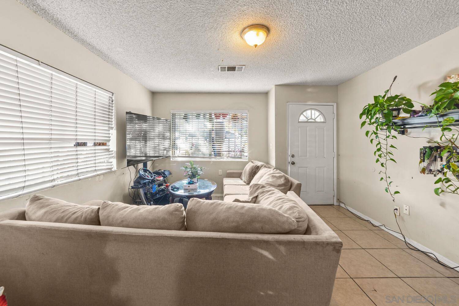 San Diego, CA 92113,2194 Franklin Ave
