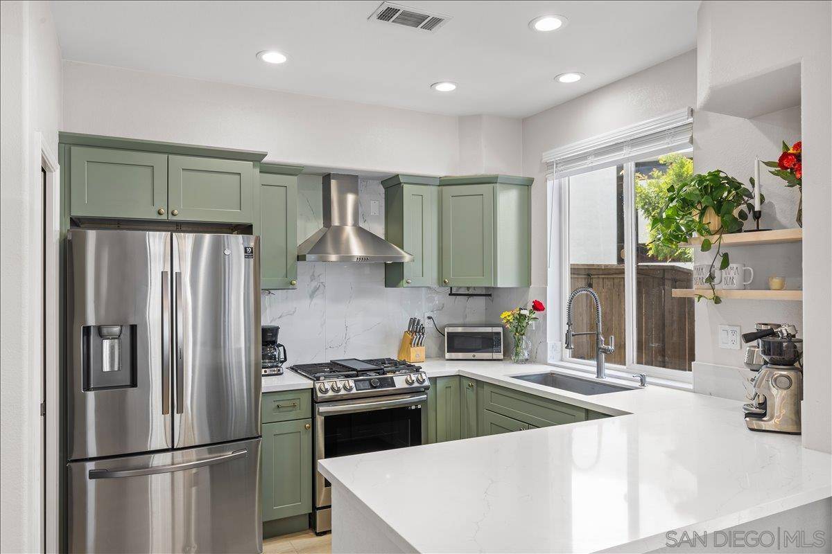 Chula Vista, CA 91911,745 Caminito Valiente