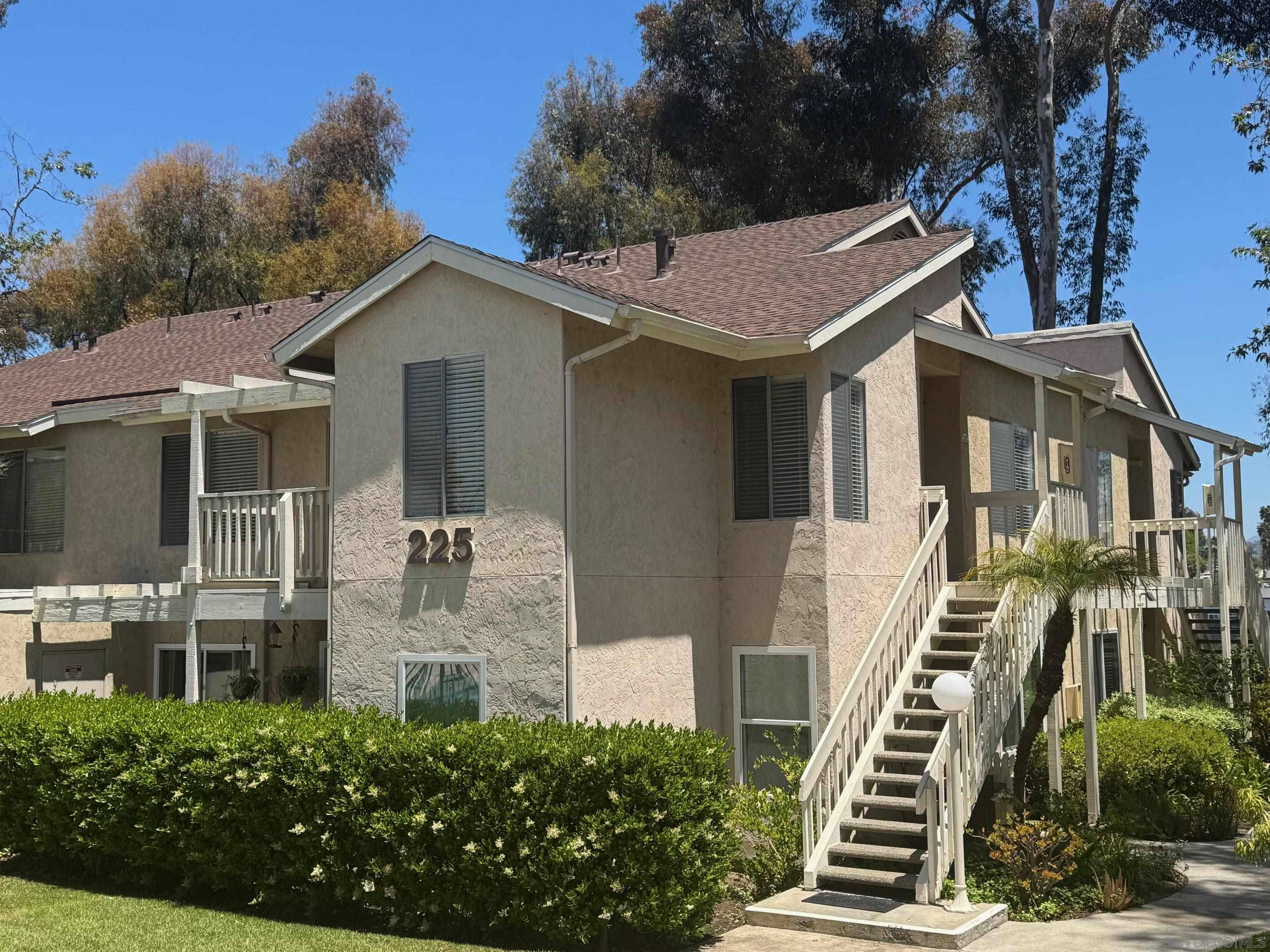 Vista, CA 92083,225 Diamond Way #212