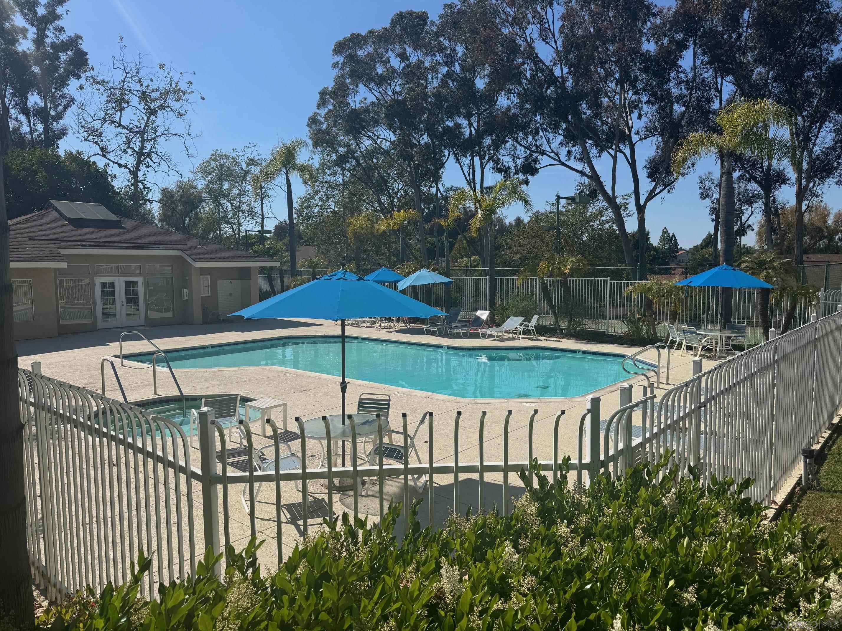 Vista, CA 92083,225 Diamond Way #212