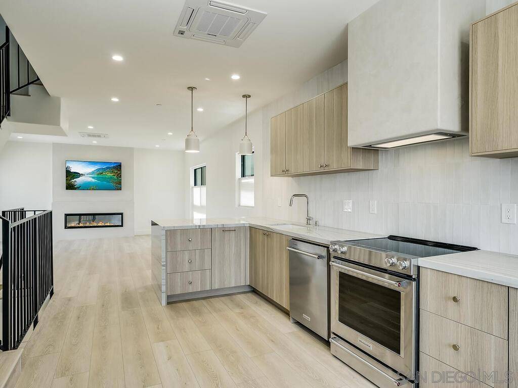 San Diego, CA 92107,4109 Udall St