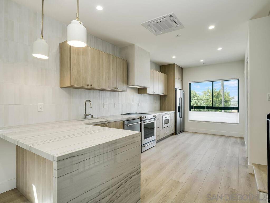 San Diego, CA 92107,4109 Udall St