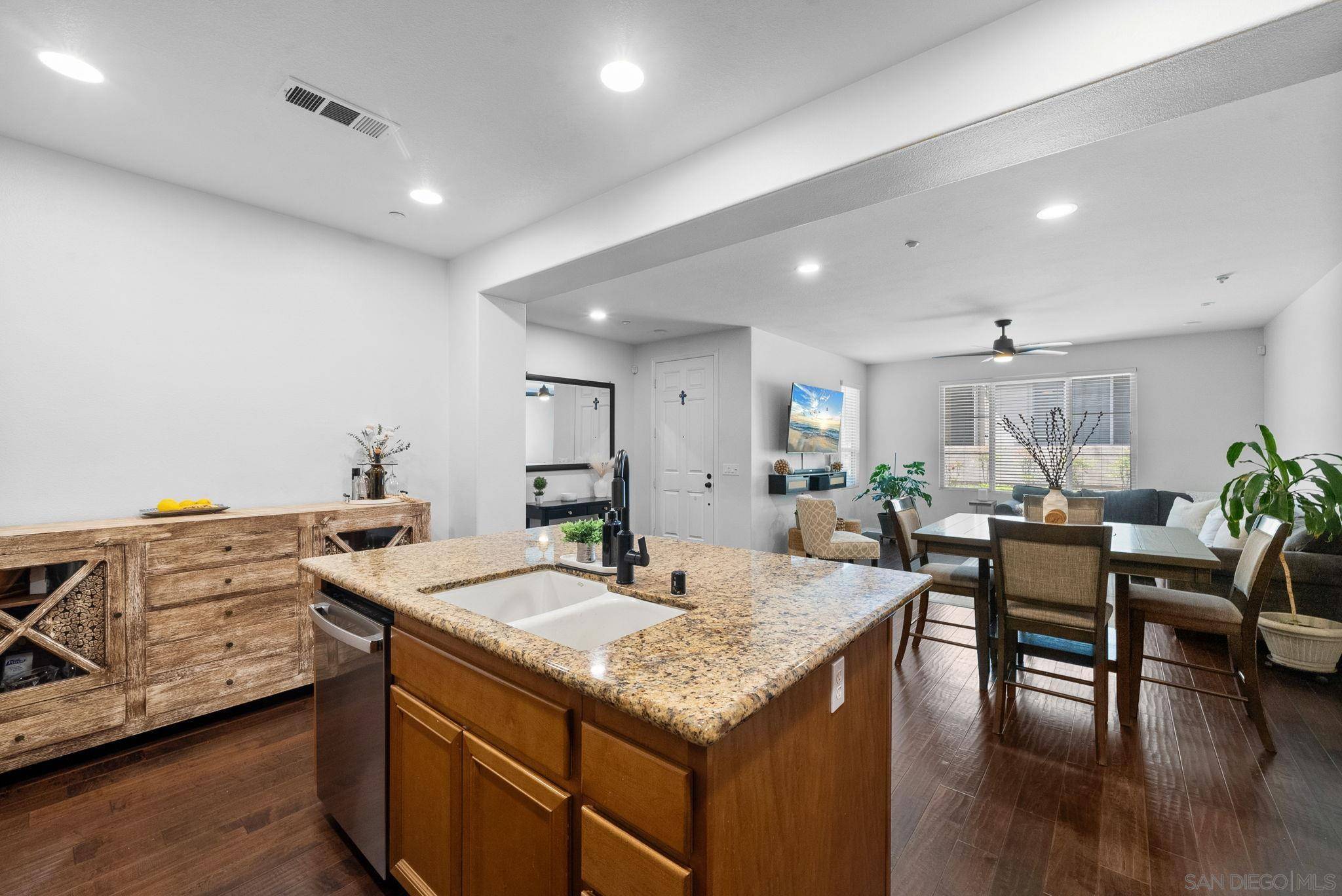 Chula Vista, CA 91915,2207 Pasadena Ct #3