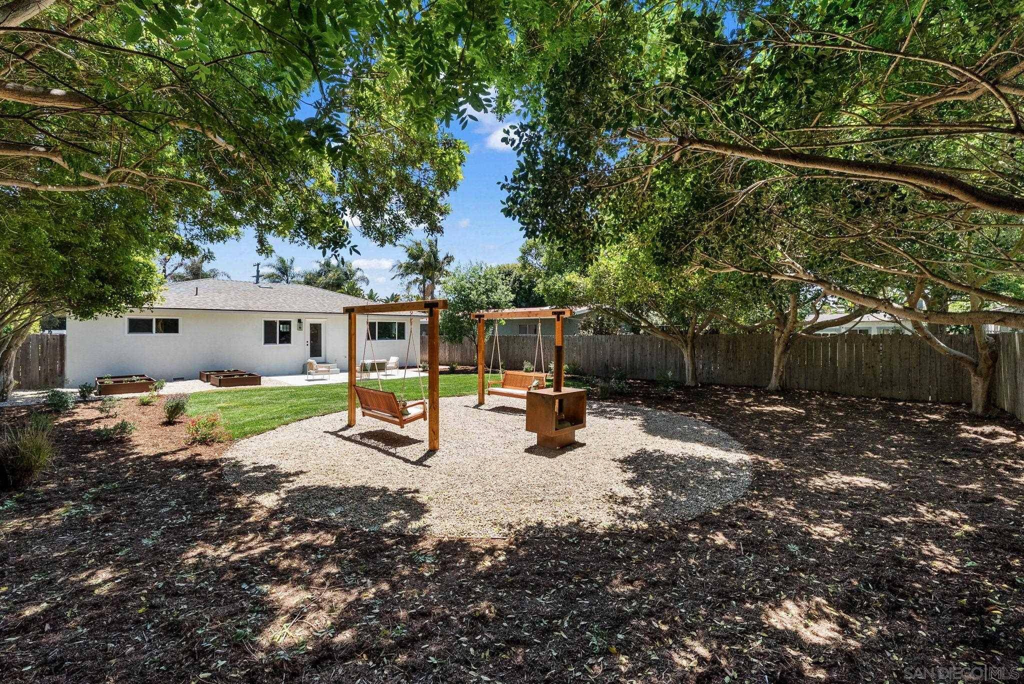 Oceanside, CA 92054,1832 California St