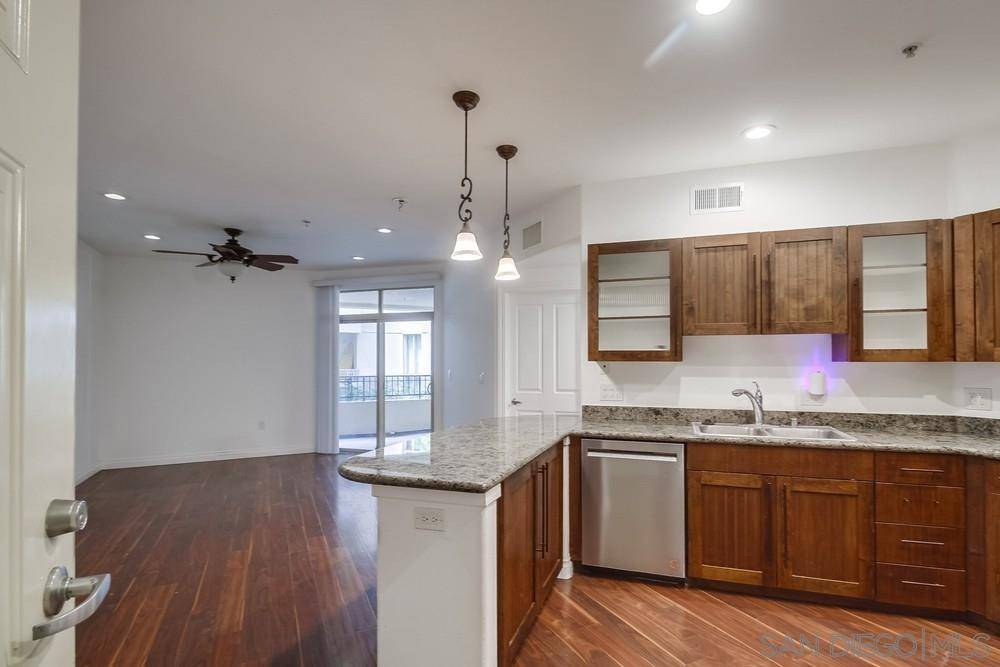 San Diego, CA 92101,1501 Front St #338