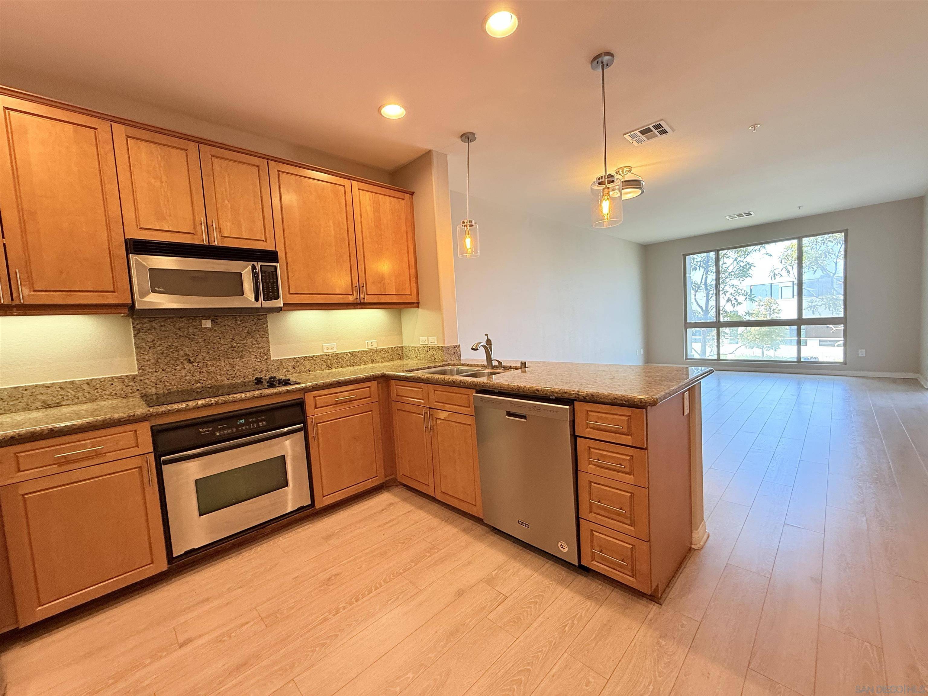San Diego, CA 92130,3857 Pell Pl #117