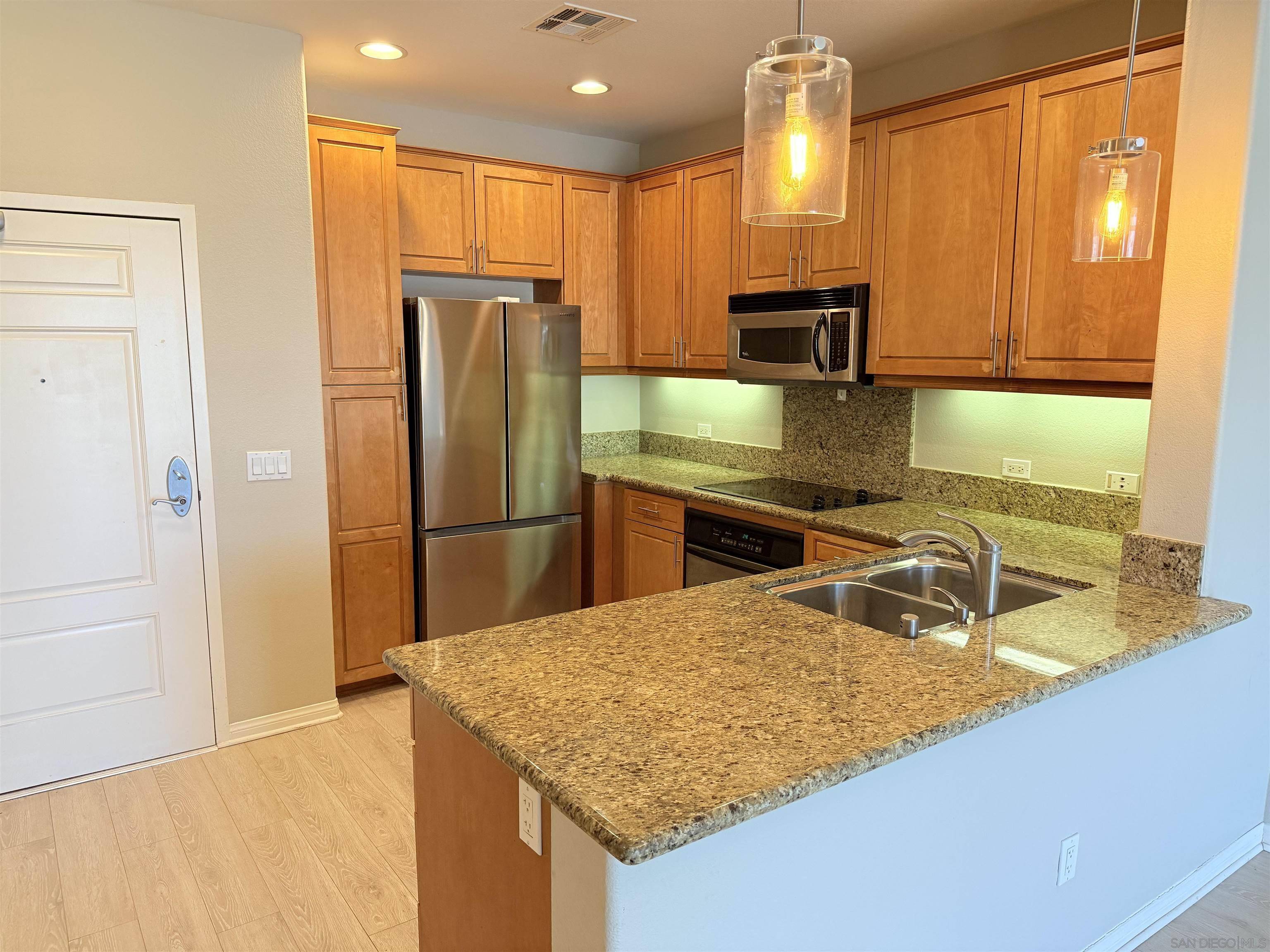 San Diego, CA 92130,3857 Pell Pl #117