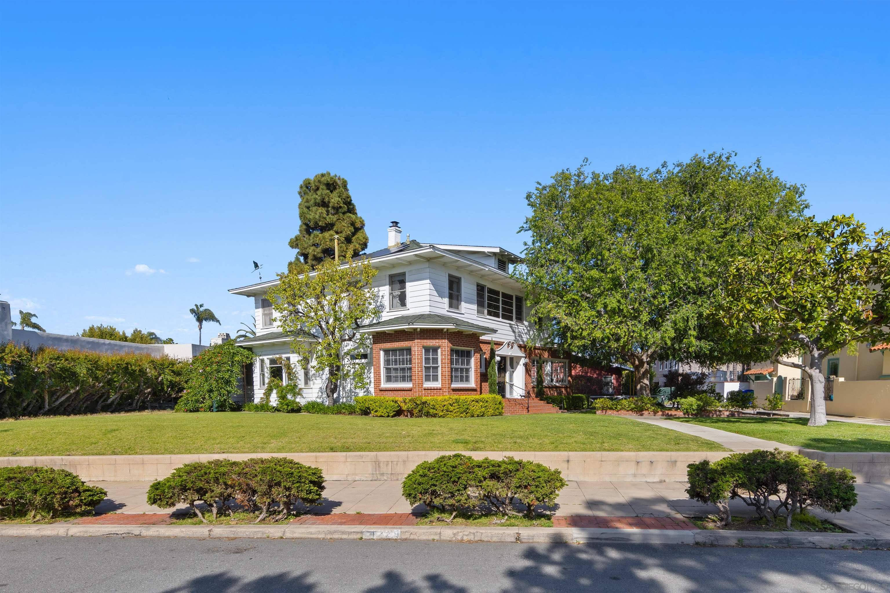 San Diego, CA 92103,4229 Saint James Place