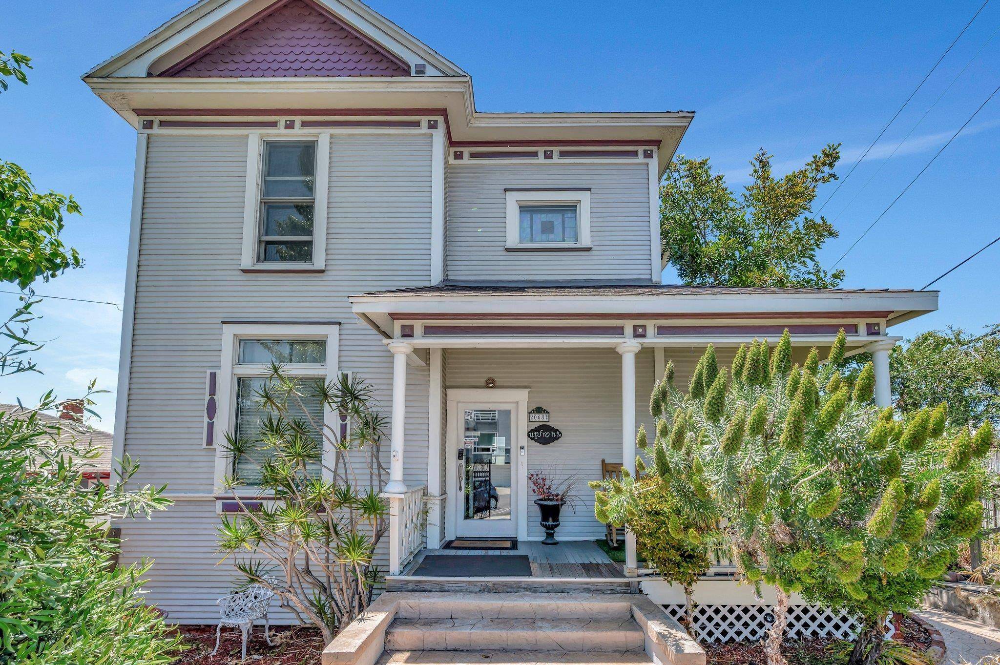 San Diego, CA 92101,2068 Front St