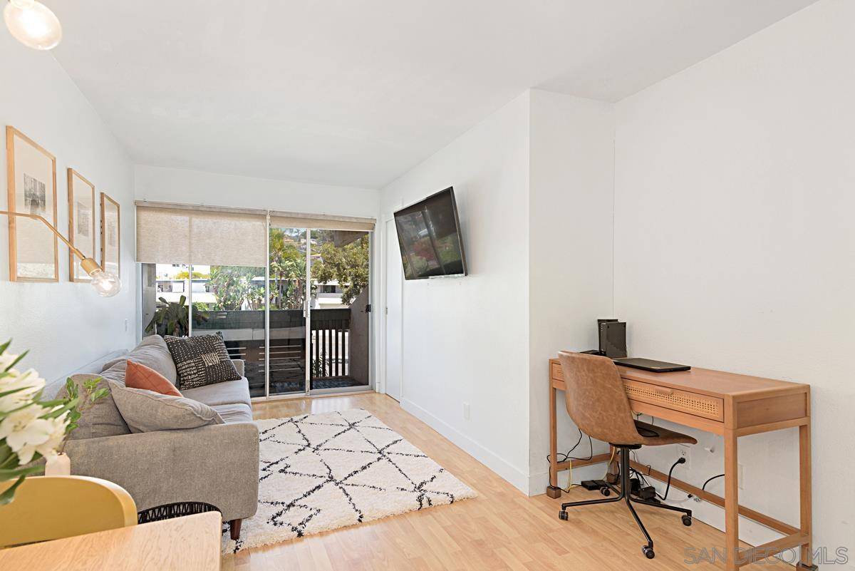 San Diego, CA 92117,4060 Huerfano Ave #203