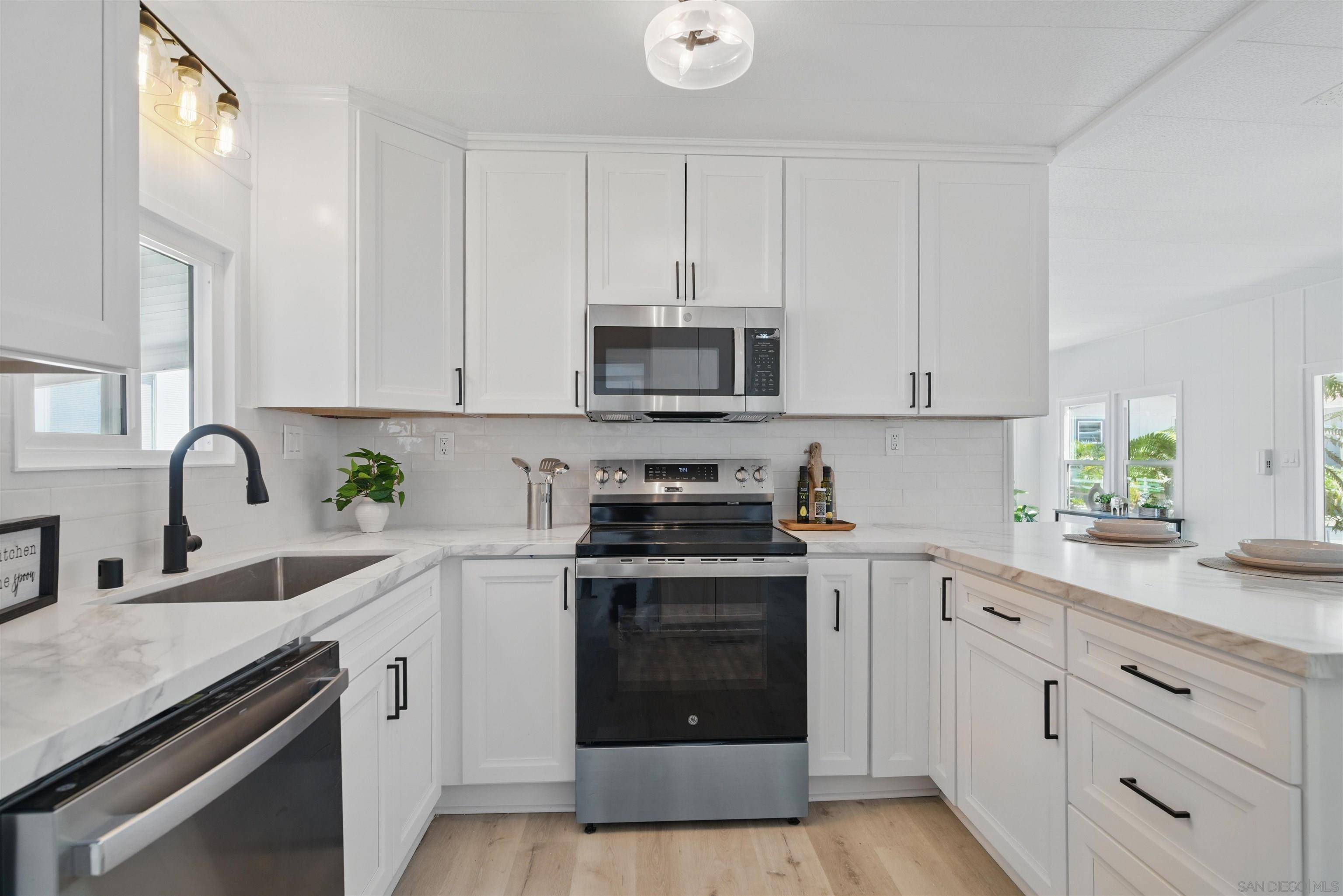 Escondido, CA 92026,8975 Lawrence Welk Dr #SPC 39