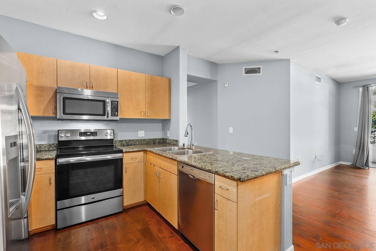San Diego, CA 92101,1501 Front St #315