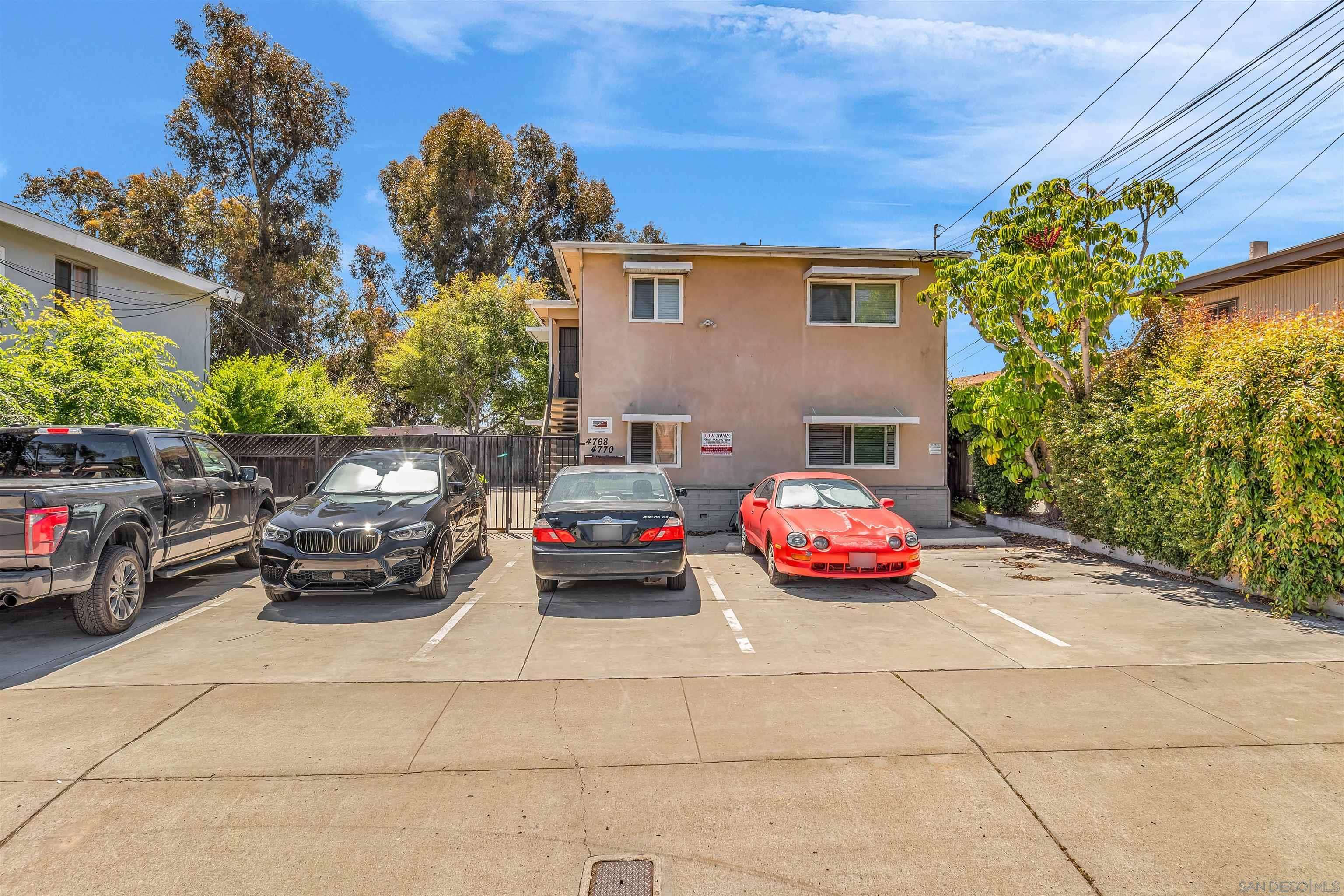 San Diego, CA 92116,4768-70 Arizona St