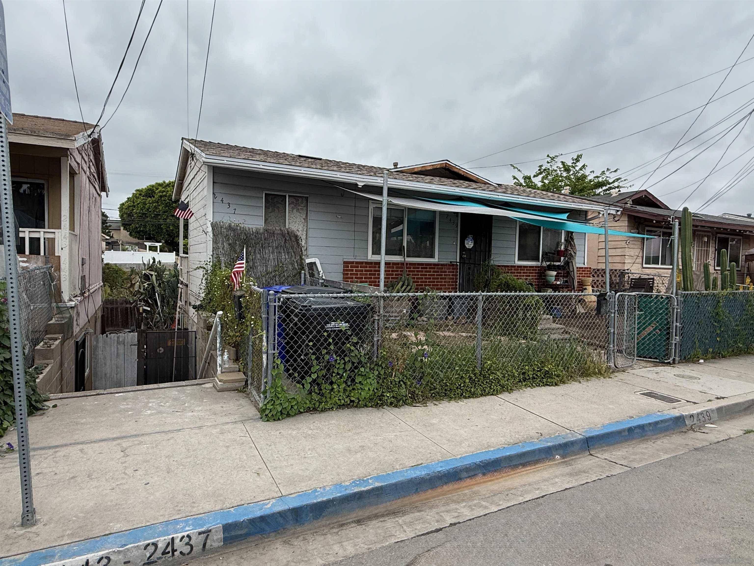 San Diego, CA 92105,2437 Modesto St