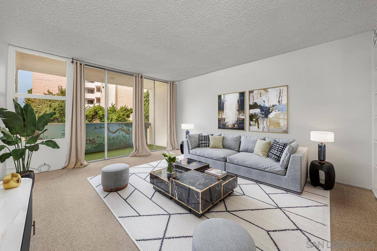 La Jolla, CA 92037,2510 Torrey Pines #212